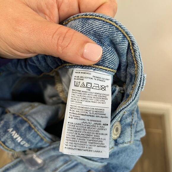 Old Navy Sky Hi Extra High Rise Wide Leg Cropped Jeans 8 Raw Hem Vintage Denim - Picture 5 of 7